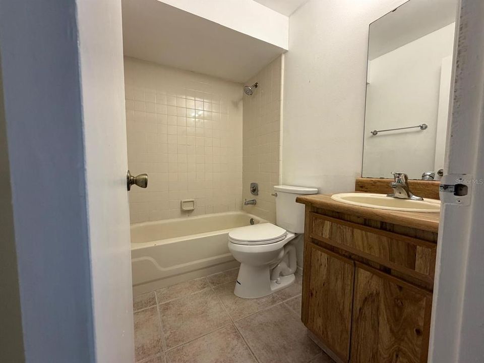 Active With Contract: $1,500 (2 beds, 2 baths, 1006 Square Feet)