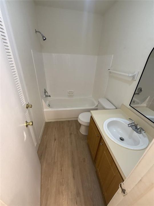 Active With Contract: $1,800 (3 beds, 2 baths, 1660 Square Feet)