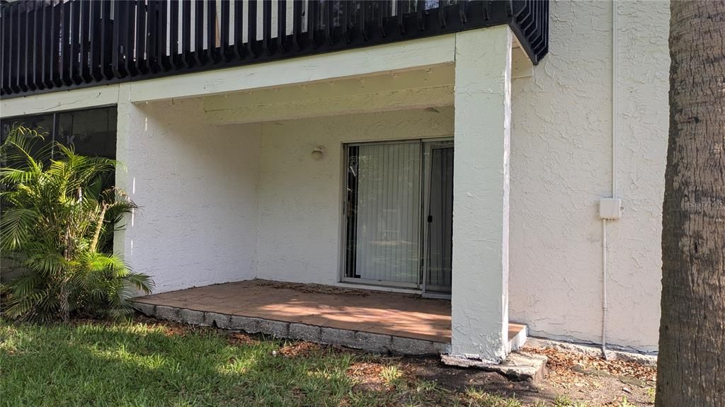 Active With Contract: $1,800 (3 beds, 2 baths, 1660 Square Feet)
