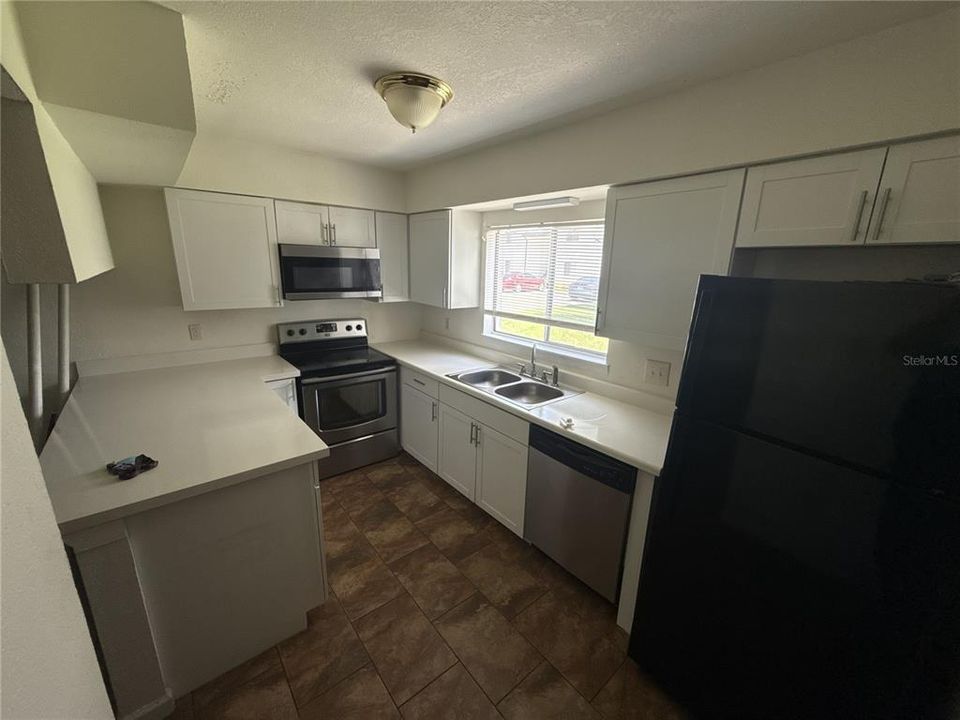 Active With Contract: $1,800 (3 beds, 2 baths, 1660 Square Feet)