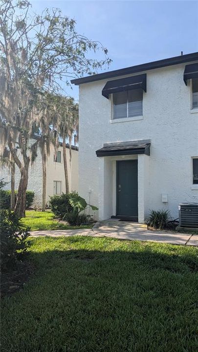 Active With Contract: $1,800 (3 beds, 2 baths, 1660 Square Feet)