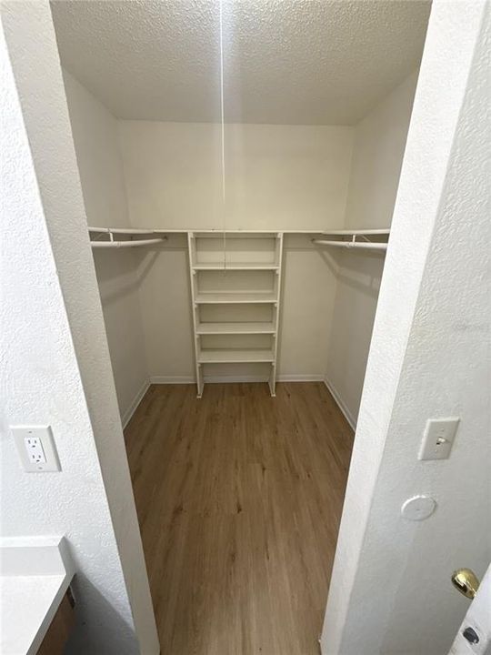 Active With Contract: $1,800 (3 beds, 2 baths, 1660 Square Feet)