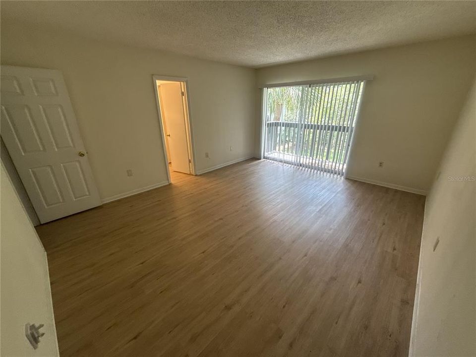 Active With Contract: $1,800 (3 beds, 2 baths, 1660 Square Feet)