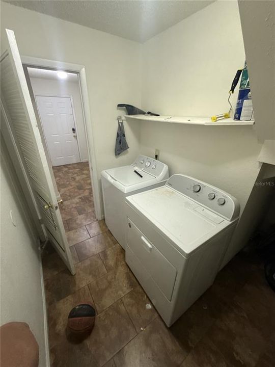 Active With Contract: $1,800 (3 beds, 2 baths, 1660 Square Feet)