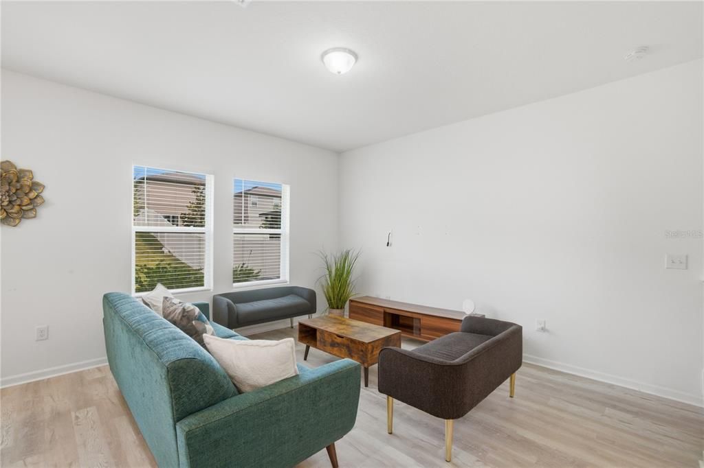 En Venta: $439,000 (3 camas, 2 baños, 1896 Pies cuadrados)
