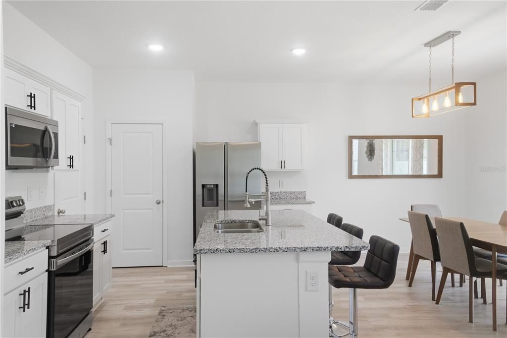 En Venta: $439,000 (3 camas, 2 baños, 1896 Pies cuadrados)