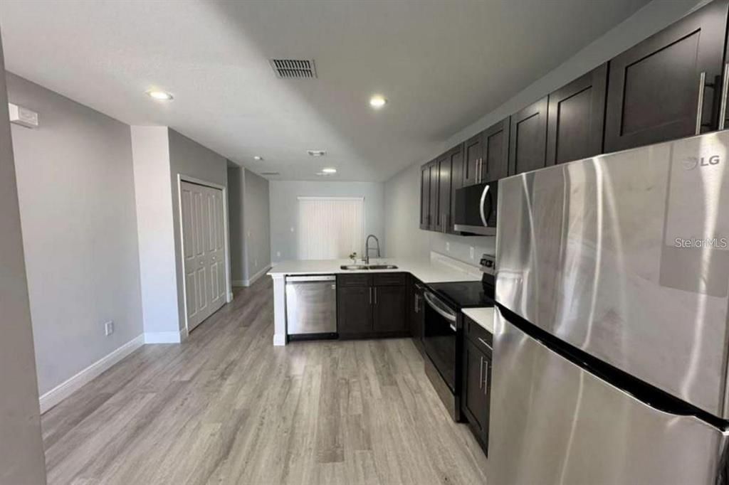 For Rent: $1,649 (3 beds, 2 baths, 1162 Square Feet)