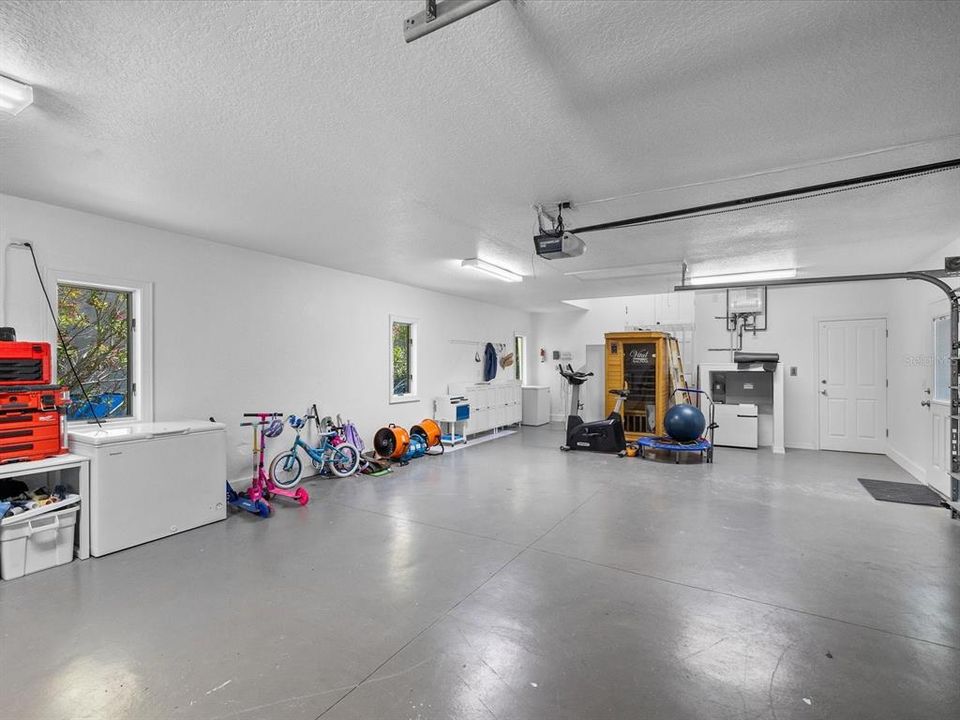 Под контрактом: $4,490,000 (4 спален, 3 ванн, 3640 Квадратных фут)