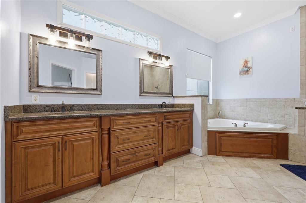 En Venta: $539,000 (4 camas, 3 baños, 2103 Pies cuadrados)