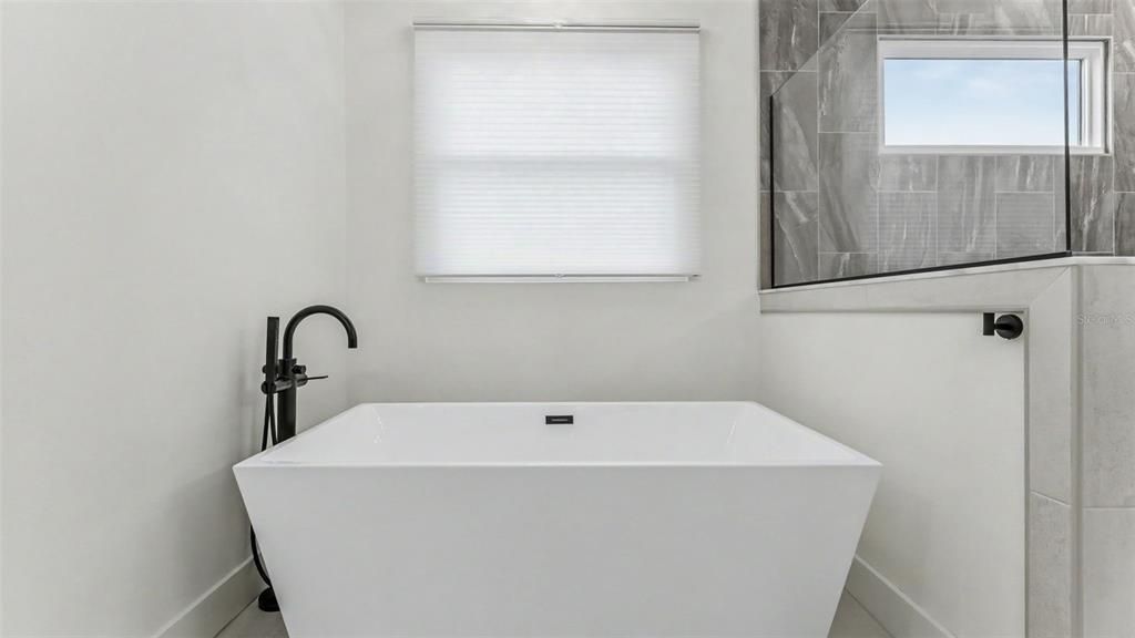 En Venta: $1,674,900 (4 camas, 3 baños, 3993 Pies cuadrados)