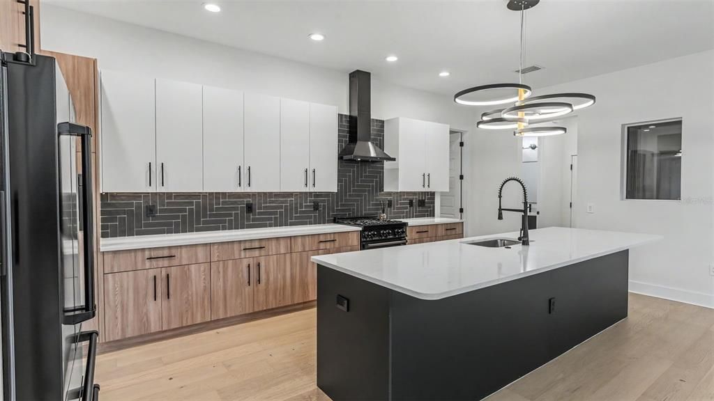 En Venta: $1,674,900 (4 camas, 3 baños, 3993 Pies cuadrados)