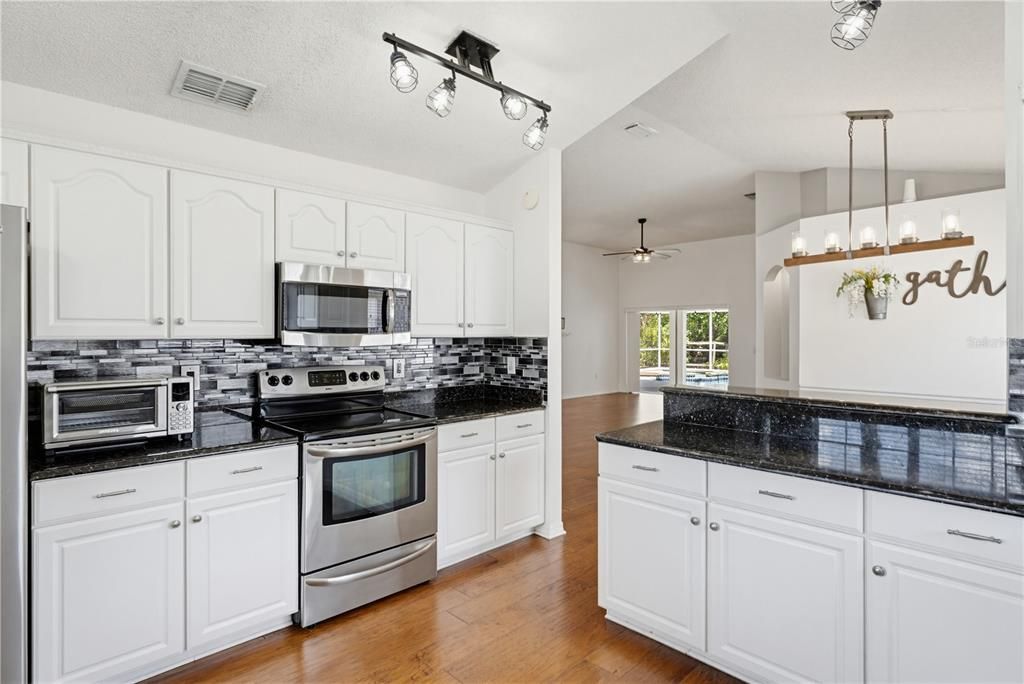 For Sale: $525,000 (3 beds, 2 baths, 1572 Square Feet)