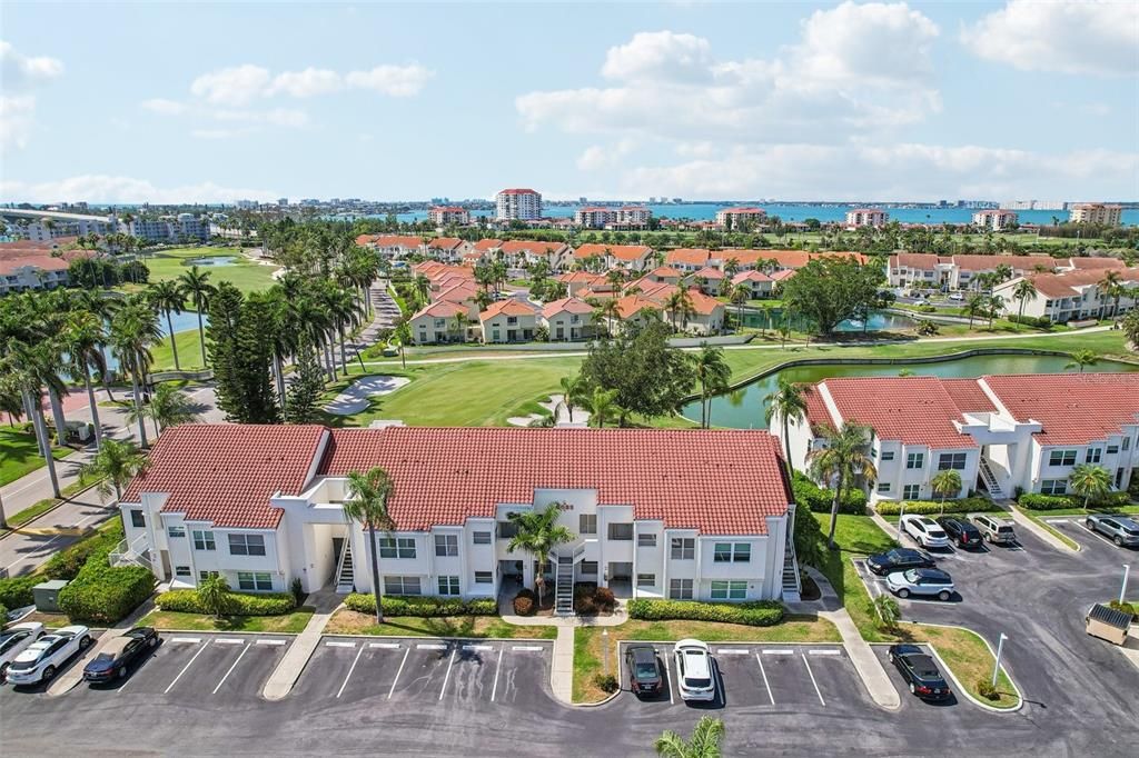 Под контрактом: $345,000 (2 спален, 2 ванн, 1070 Квадратных фут)