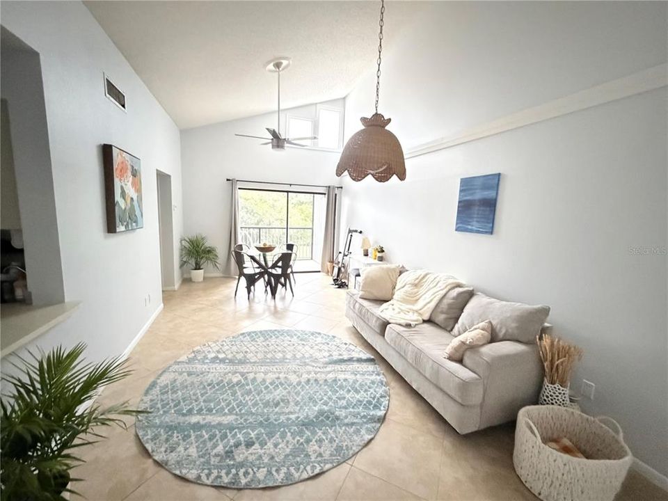 For Sale: $149,900 (1 beds, 1 baths, 675 Square Feet)