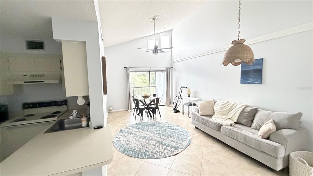For Sale: $149,900 (1 beds, 1 baths, 675 Square Feet)