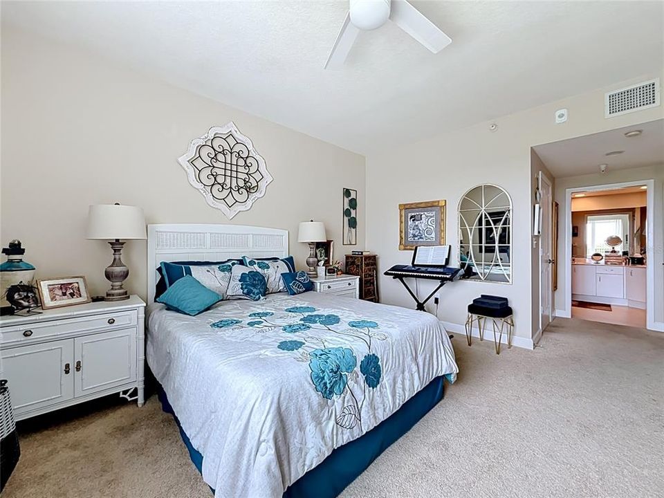 For Sale: $650,000 (2 beds, 2 baths, 1660 Square Feet)