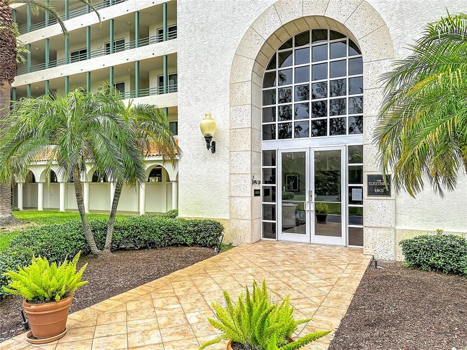 For Sale: $650,000 (2 beds, 2 baths, 1660 Square Feet)