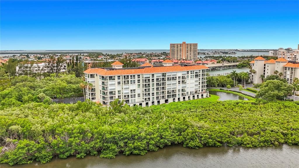 For Sale: $650,000 (2 beds, 2 baths, 1660 Square Feet)