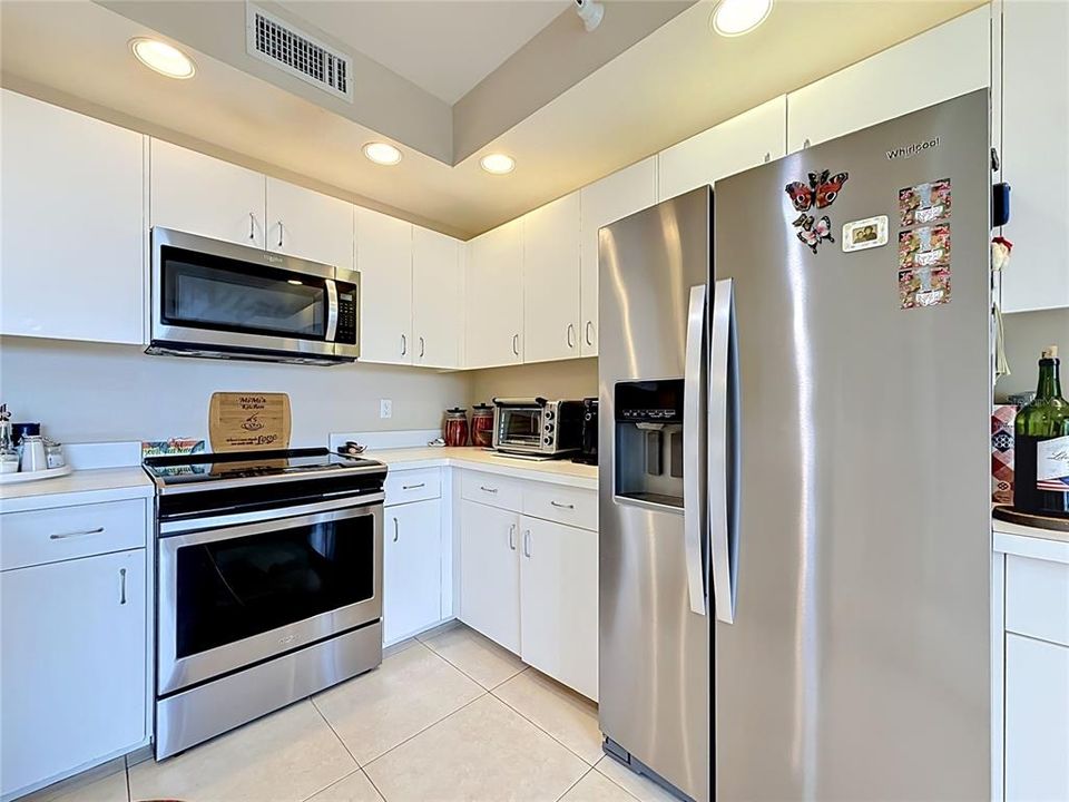 For Sale: $650,000 (2 beds, 2 baths, 1660 Square Feet)