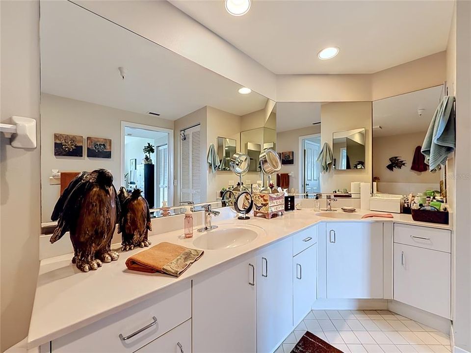 For Sale: $650,000 (2 beds, 2 baths, 1660 Square Feet)