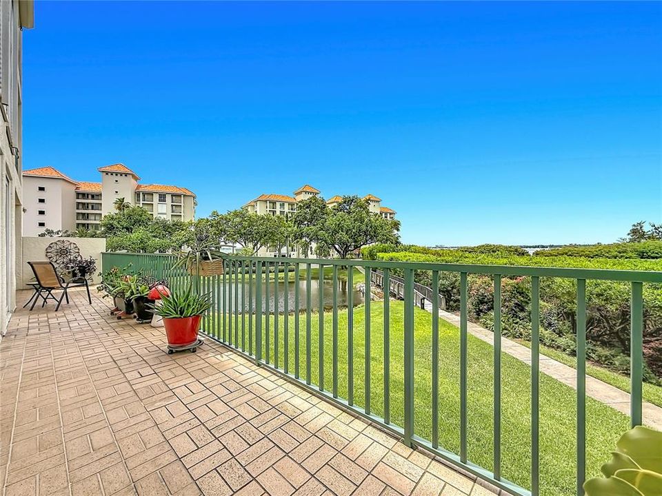 For Sale: $650,000 (2 beds, 2 baths, 1660 Square Feet)