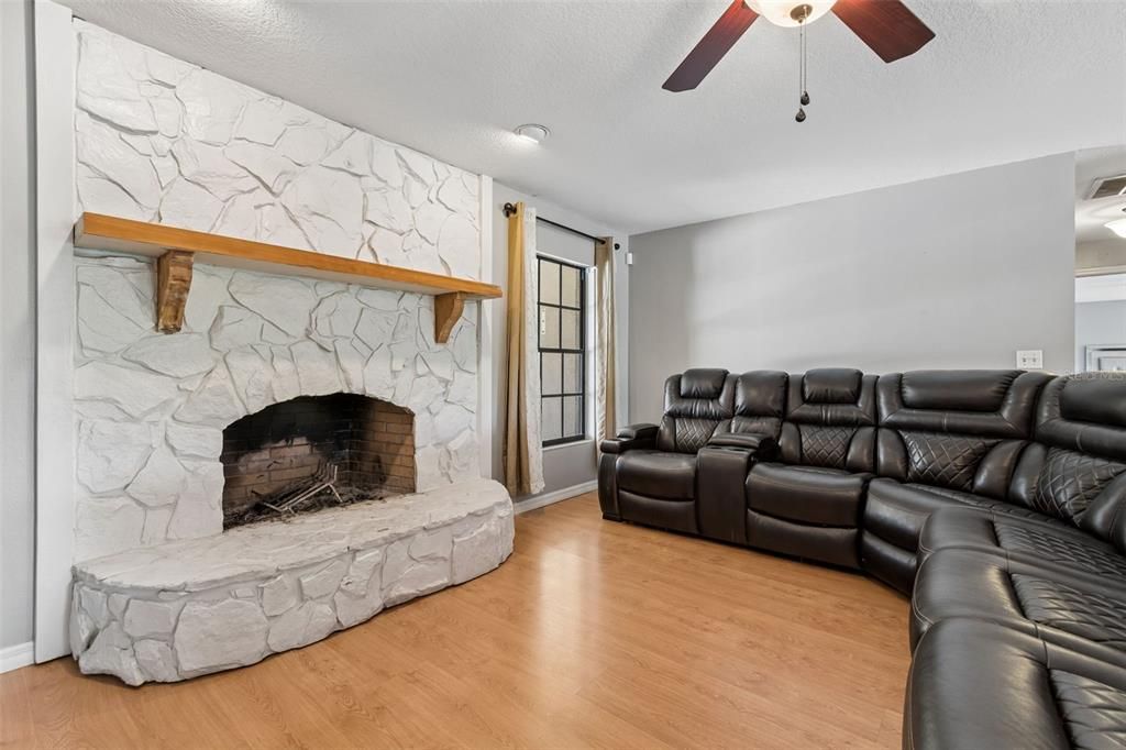 En Venta: $585,000 (3 camas, 2 baños, 1918 Pies cuadrados)
