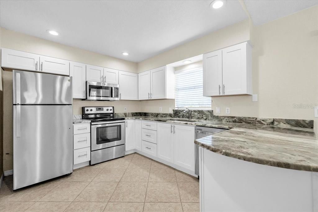 Activo con contrato: $195,000 (2 camas, 2 baños, 904 Pies cuadrados)