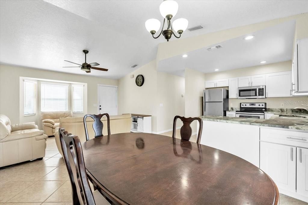Activo con contrato: $195,000 (2 camas, 2 baños, 904 Pies cuadrados)