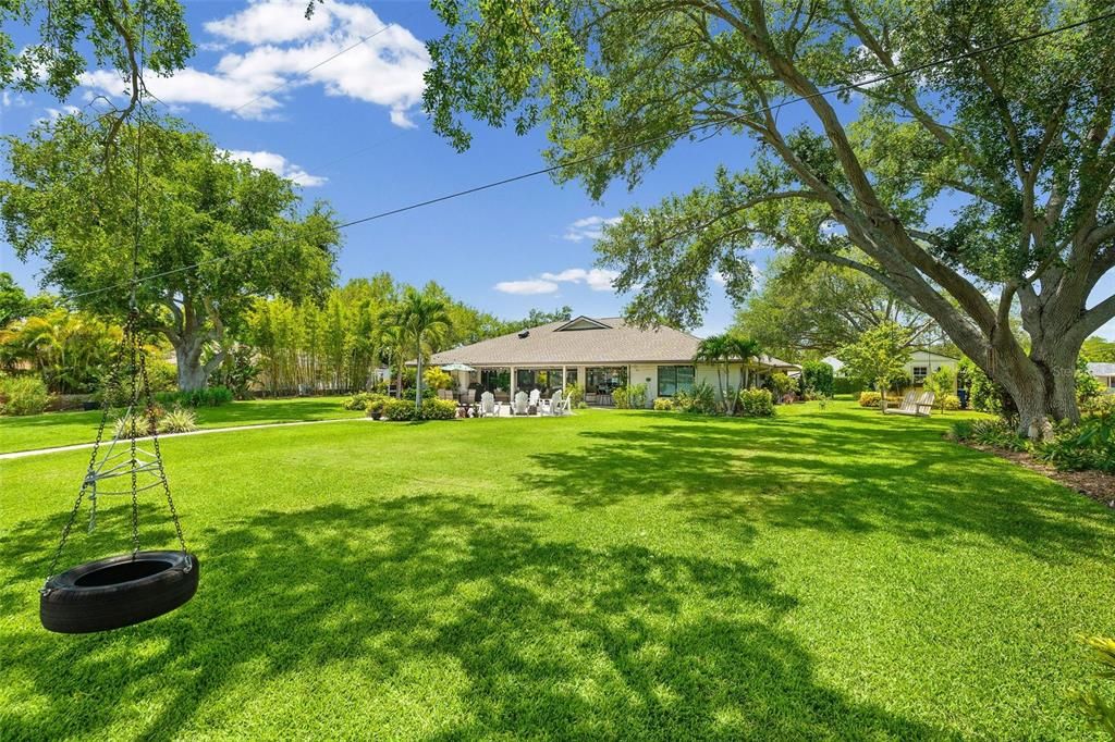 For Sale: $989,900 (4 beds, 2 baths, 2537 Square Feet)