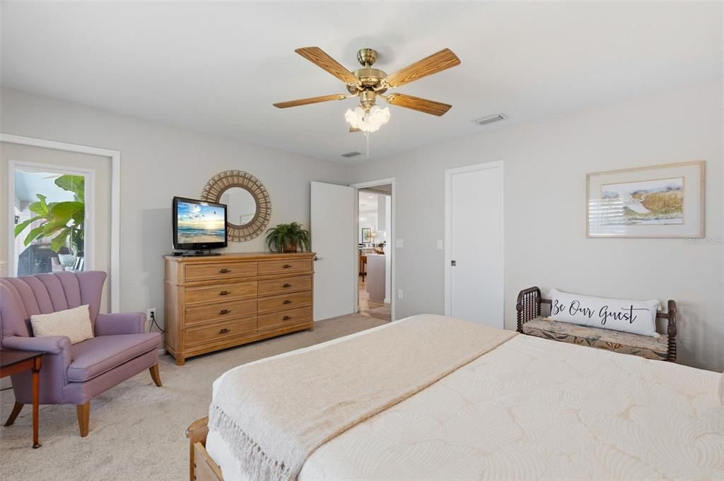 For Sale: $989,900 (4 beds, 2 baths, 2537 Square Feet)