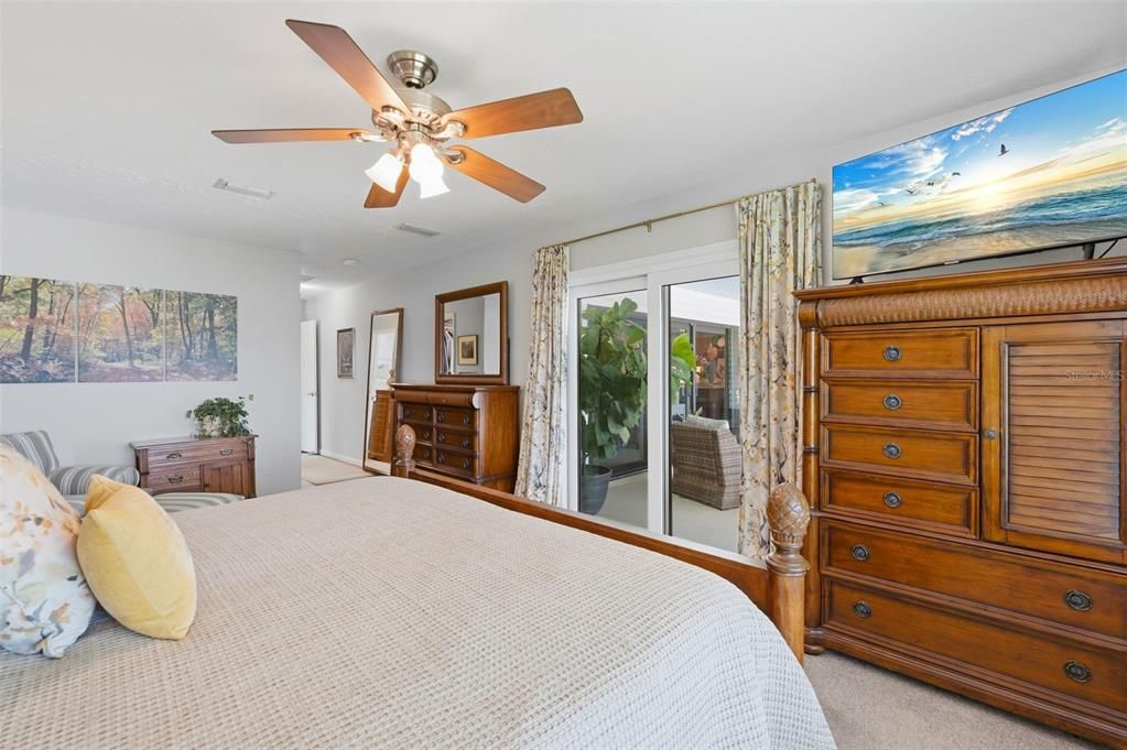 For Sale: $989,900 (4 beds, 2 baths, 2537 Square Feet)