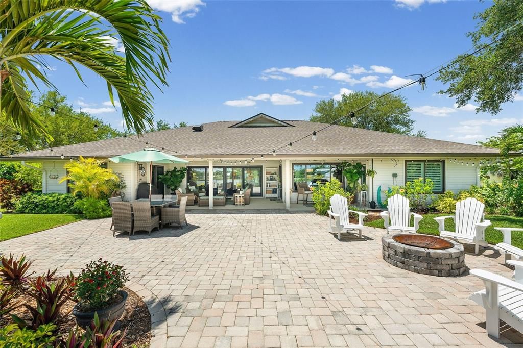 For Sale: $989,900 (4 beds, 2 baths, 2537 Square Feet)