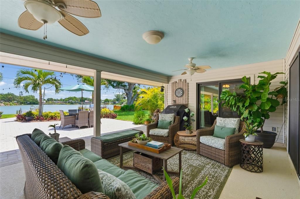 For Sale: $989,900 (4 beds, 2 baths, 2537 Square Feet)