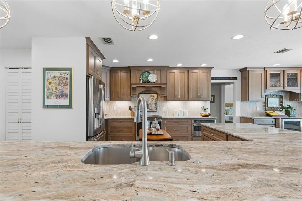 For Sale: $989,900 (4 beds, 2 baths, 2537 Square Feet)