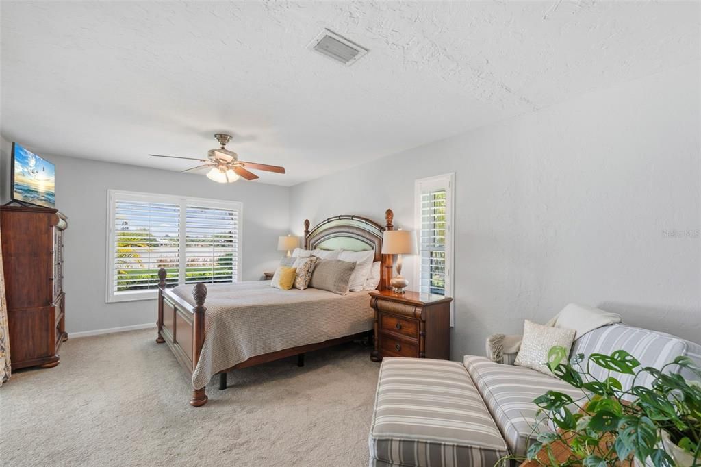 For Sale: $989,900 (4 beds, 2 baths, 2537 Square Feet)