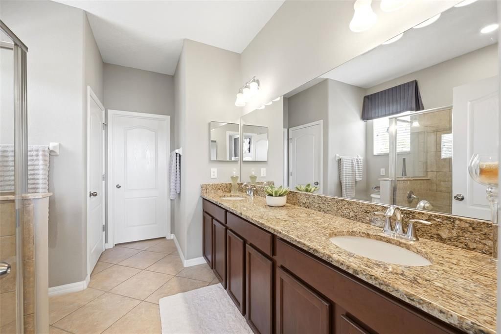 Activo con contrato: $489,000 (5 camas, 3 baños, 2507 Pies cuadrados)