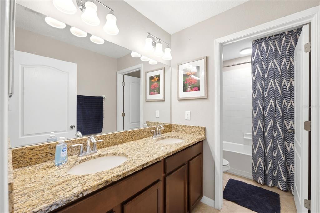 Activo con contrato: $489,000 (5 camas, 3 baños, 2507 Pies cuadrados)