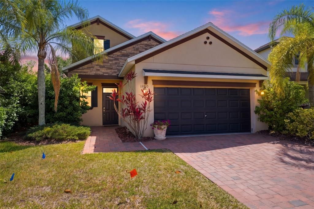 Activo con contrato: $489,000 (5 camas, 3 baños, 2507 Pies cuadrados)