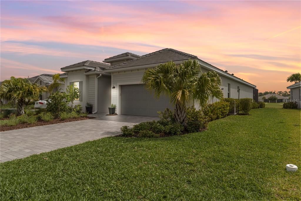 For Sale: $584,000 (3 beds, 3 baths, 2224 Square Feet)