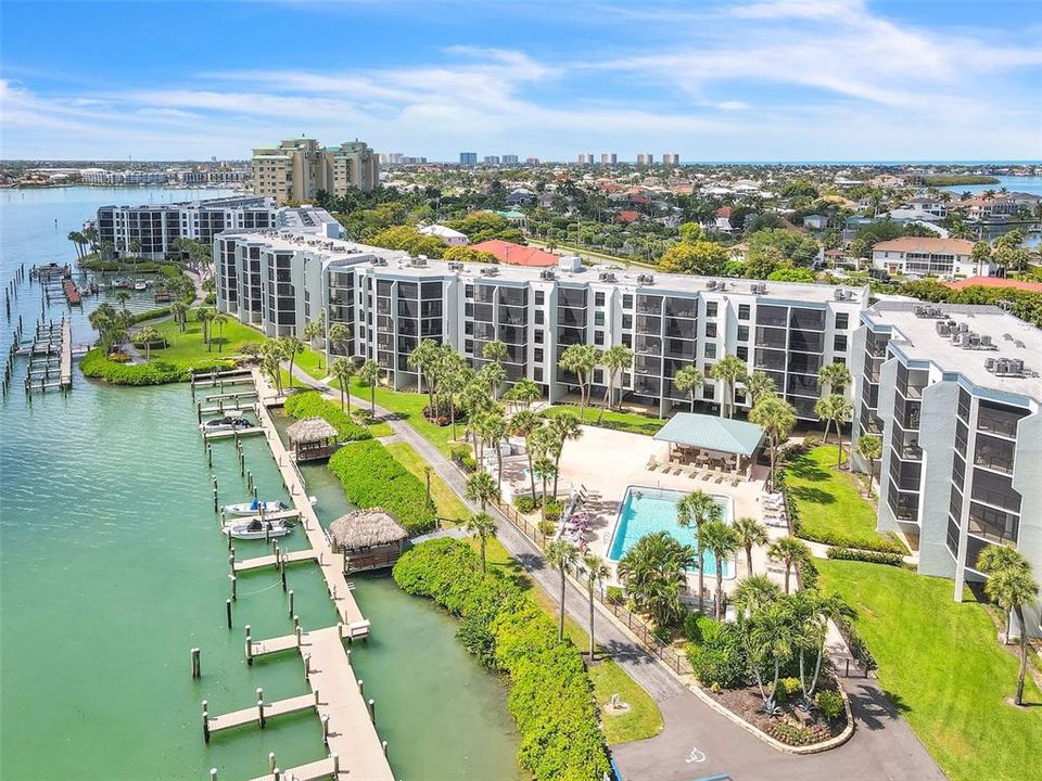 For Sale: $484,999 (1 beds, 1 baths, 809 Square Feet)