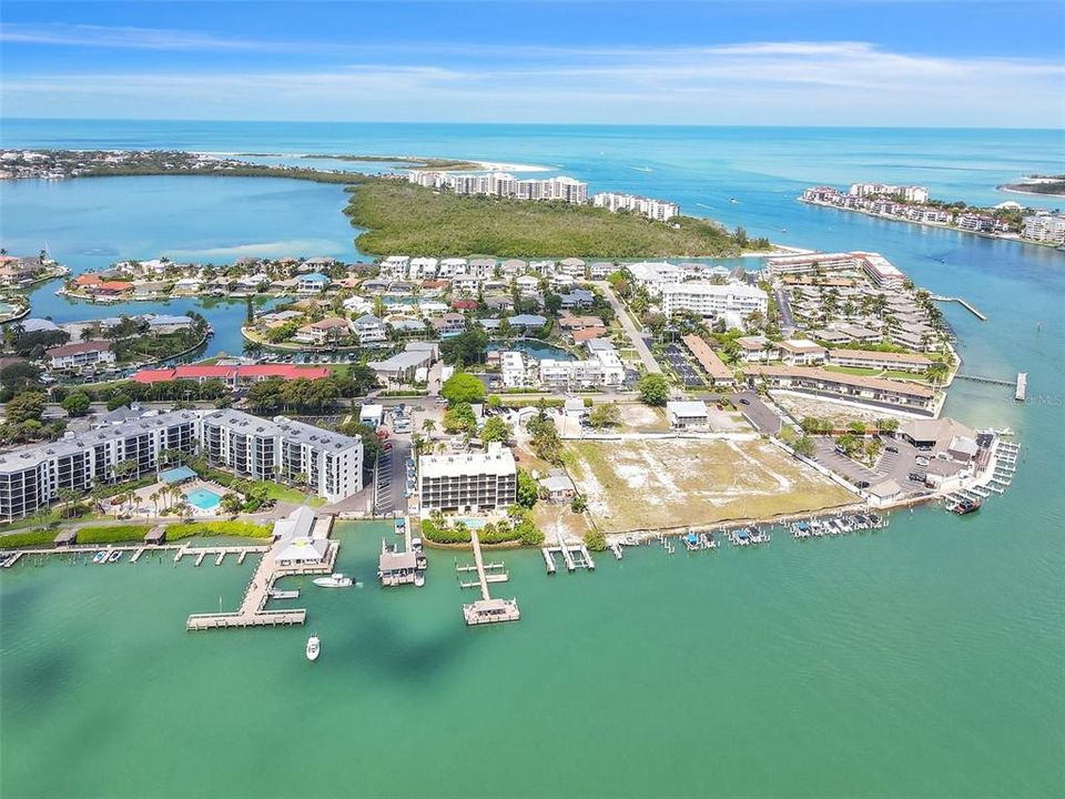 For Sale: $484,999 (1 beds, 1 baths, 809 Square Feet)