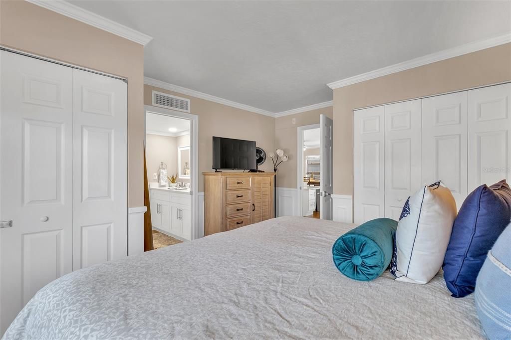 For Sale: $484,999 (1 beds, 1 baths, 809 Square Feet)