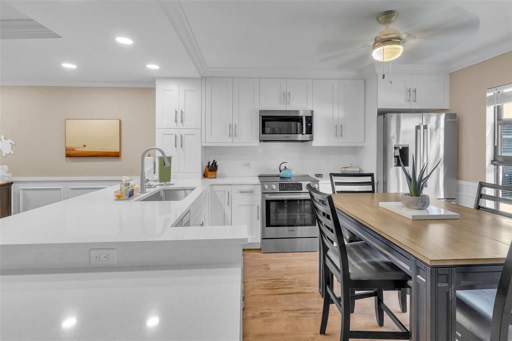 For Sale: $484,999 (1 beds, 1 baths, 809 Square Feet)
