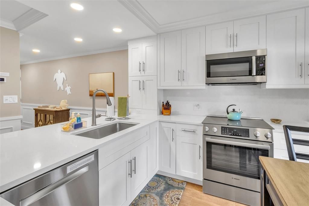 For Sale: $484,999 (1 beds, 1 baths, 809 Square Feet)