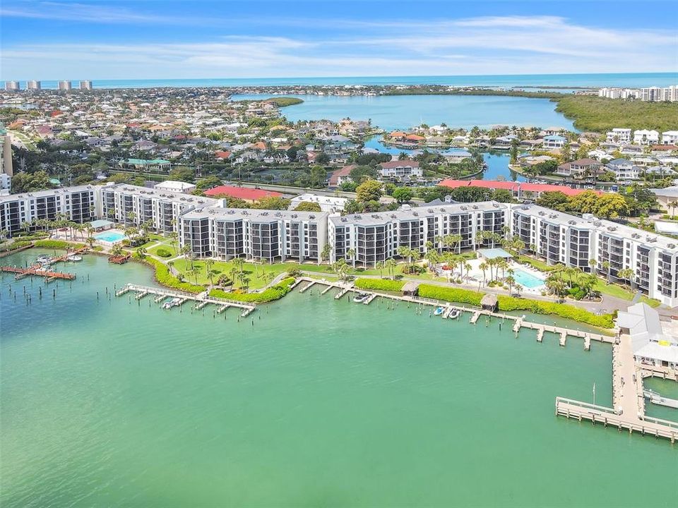 For Sale: $484,999 (1 beds, 1 baths, 809 Square Feet)