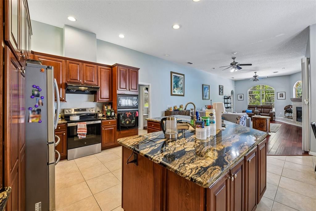 En Venta: $729,900 (4 camas, 3 baños, 3652 Pies cuadrados)