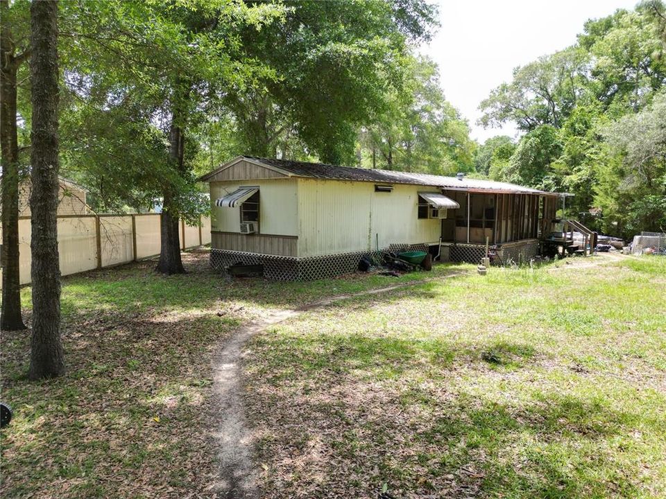 For Sale: $69,000 (2 beds, 2 baths, 924 Square Feet)