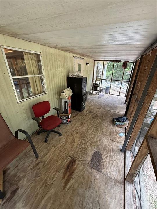 For Sale: $69,000 (2 beds, 2 baths, 924 Square Feet)