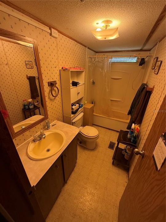 For Sale: $69,000 (2 beds, 2 baths, 924 Square Feet)