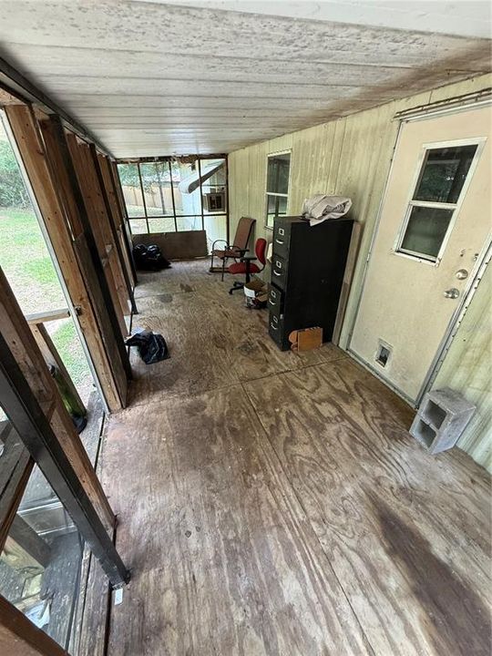 For Sale: $69,000 (2 beds, 2 baths, 924 Square Feet)